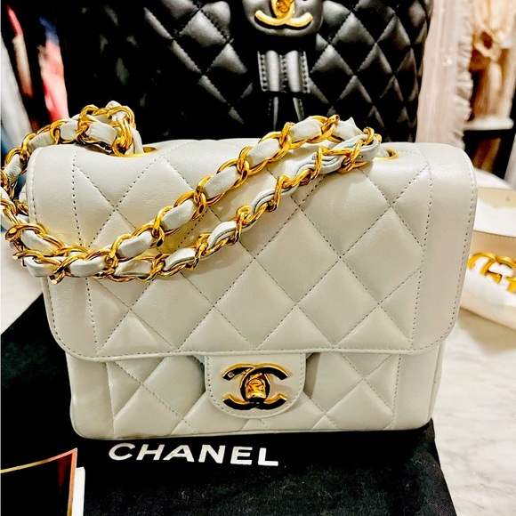 🔴 SOLD 🔴 Vintage Chanel Mini Border Flap Bag - Picture 4 of 17